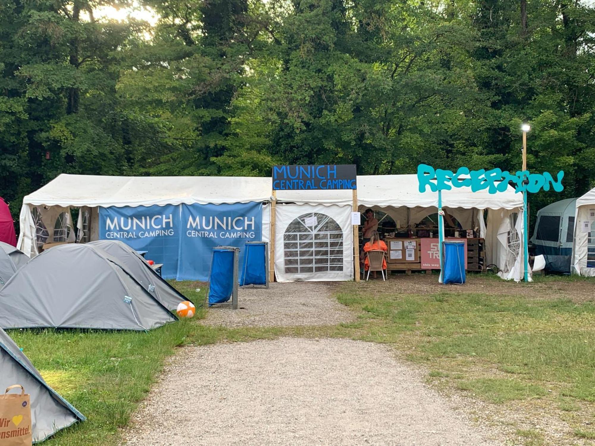 Oktoberfest On A Budget Munique Exterior foto